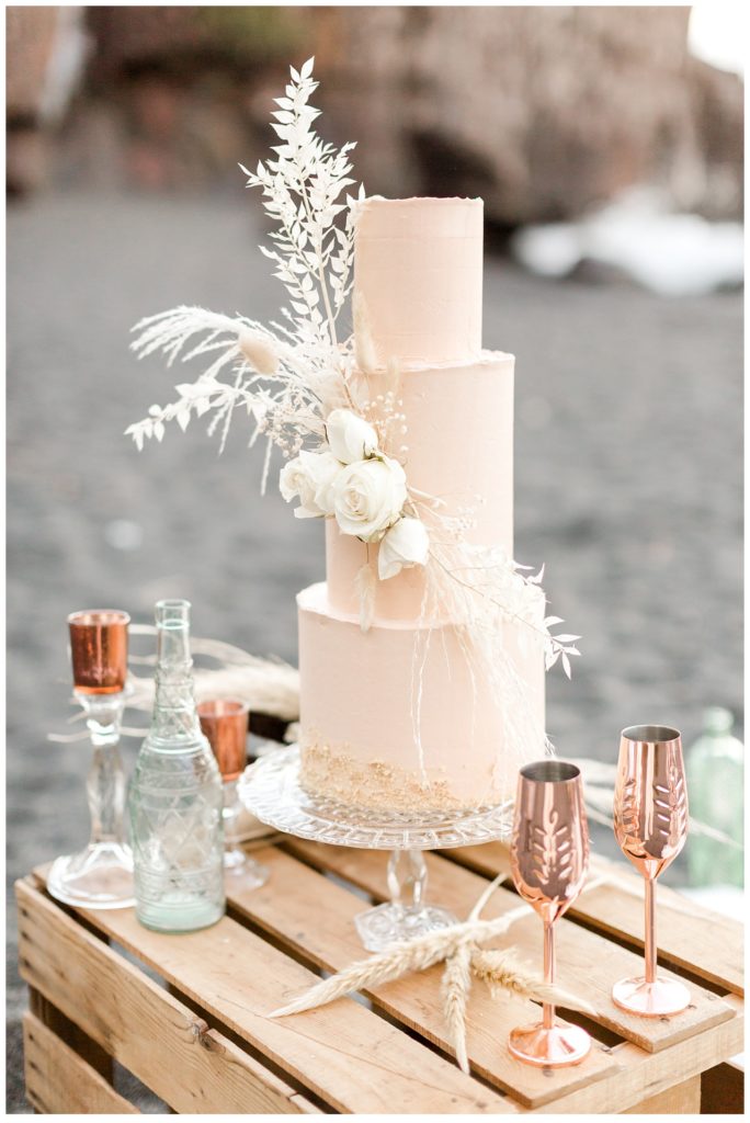 Elegant Wedding Cake for Corona beach ceremony